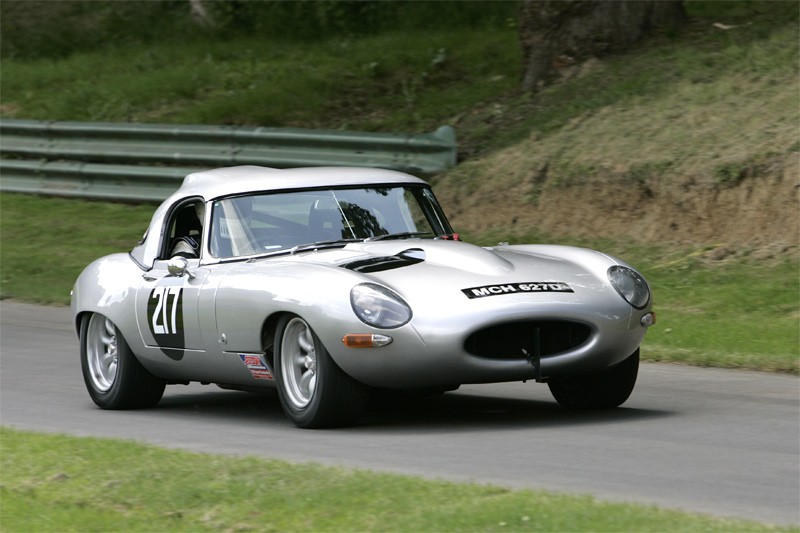 http://www.hillclimbandsprint.co.uk/gallery/Gallery14/nick%20thompson_jaguar_e_type.jpg