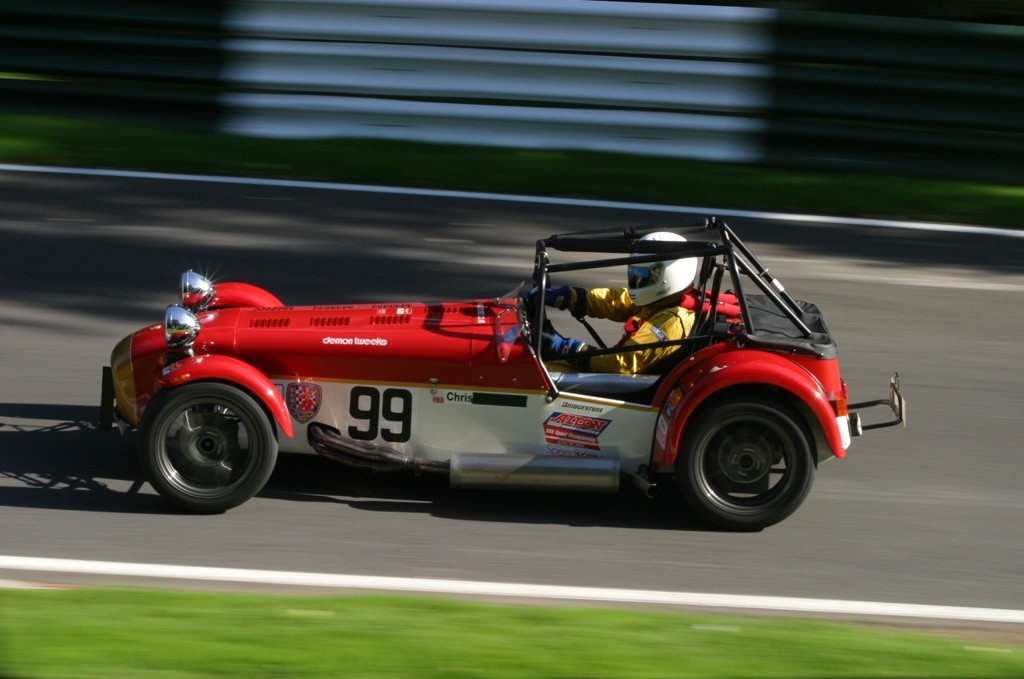 A imagem “http://www.hillclimbandsprint.co.uk/gallery/Gallery16/Cadwell4.jpg” contém erros e não pode ser exibida.